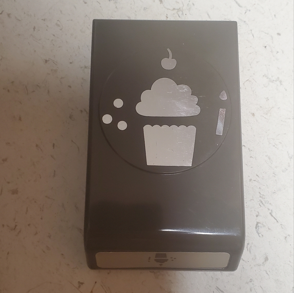 Stampin' Up! Cupcake Builder Punch - Black and Silver
